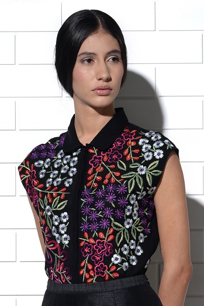 Dia floral burst embroidered top in black